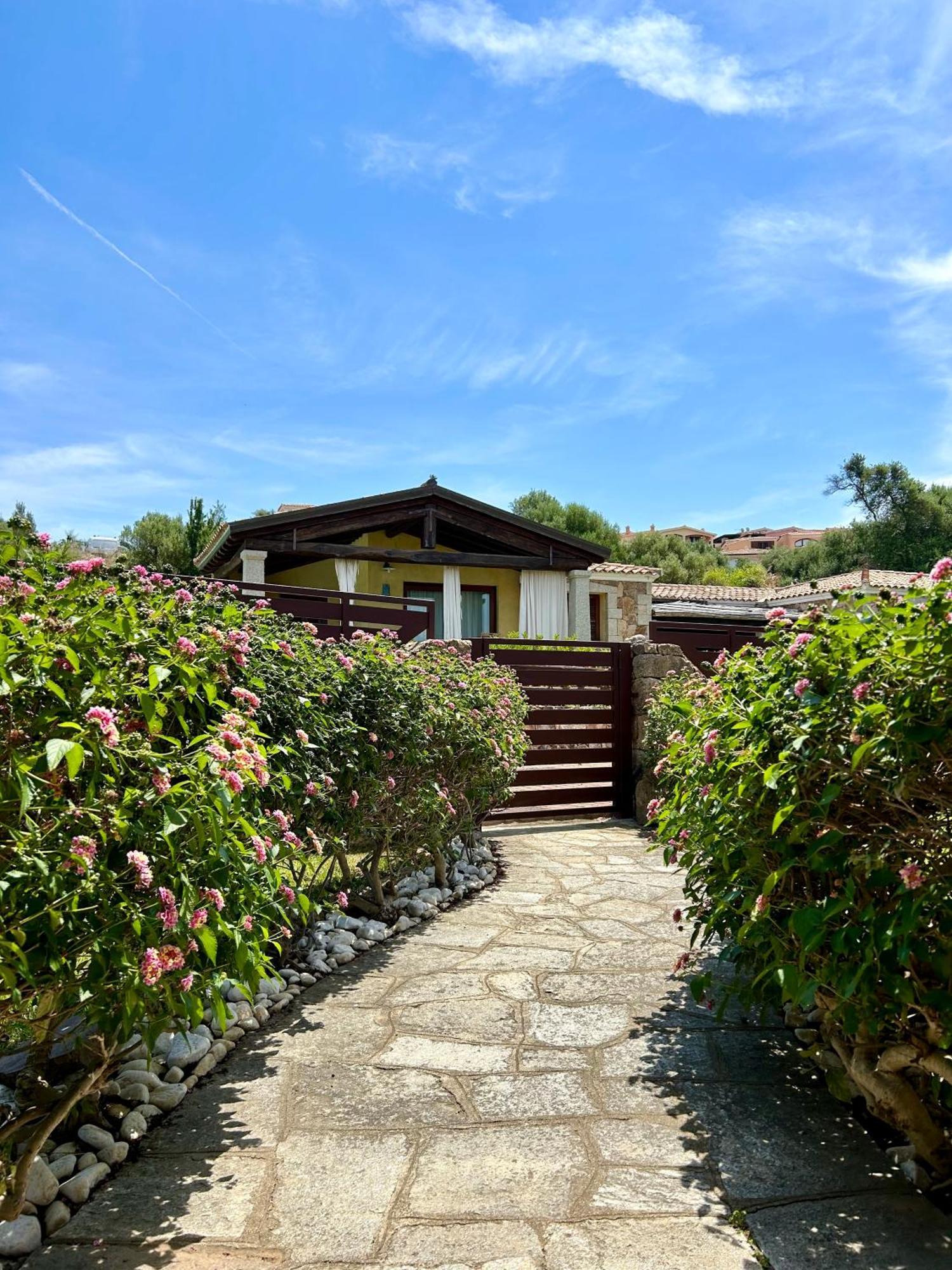 Villa Luca Budoni Exterior photo